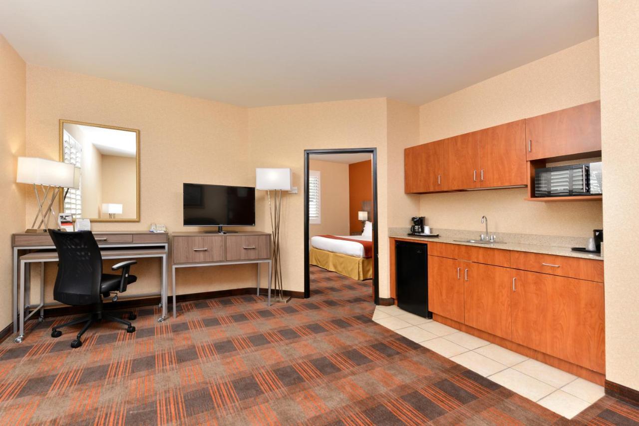 Holiday Inn Express & Suites Elk Grove Central - Hwy 99 By Ihg Exteriér fotografie